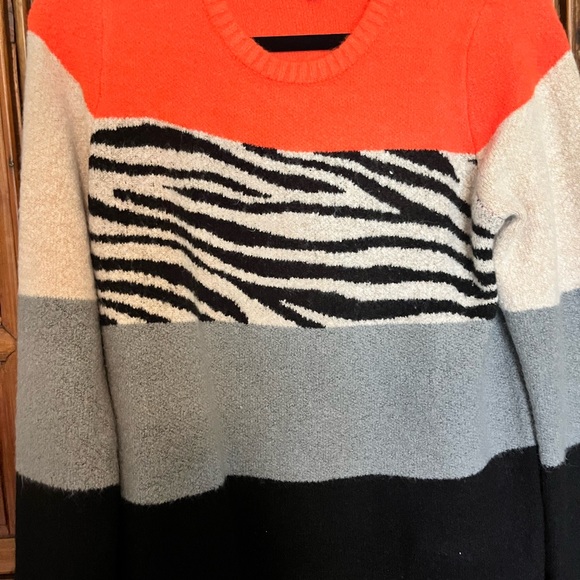 THML KELLY COLOR BLOCK DETAILED SWEATER ~ SIZE MEDIUM ~ NWOT - Picture 6 of 8